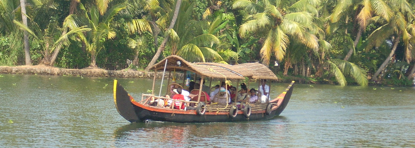 family-vacation-in-kerala-banner