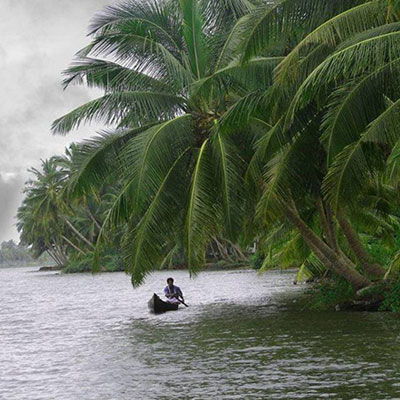 backwater tourist destination in kerala