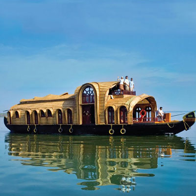 backwater tourist destination in kerala