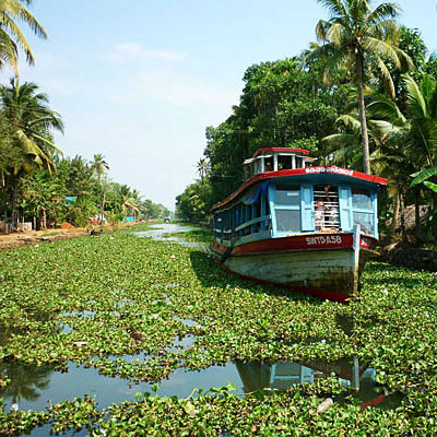 backwater tourist destination in kerala