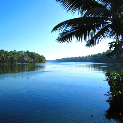 backwater tourist destination in kerala