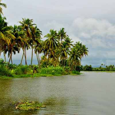 backwater tourist destination in kerala