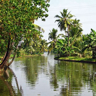 backwater tourist destination in kerala