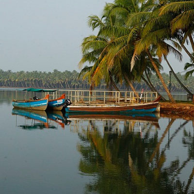 backwater tourist destination in kerala