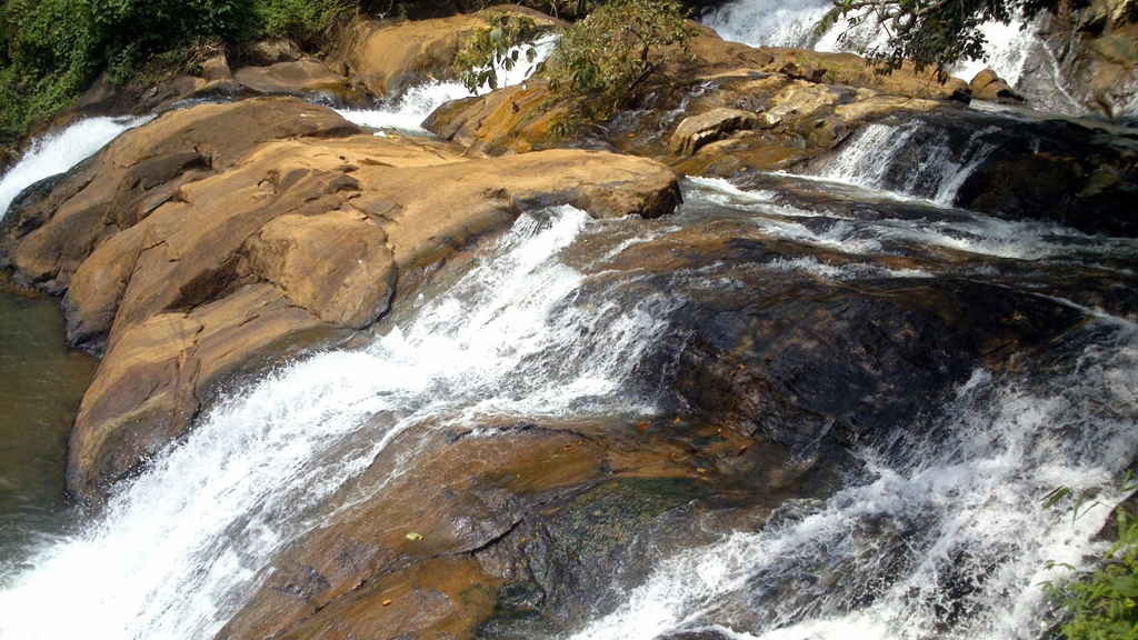 Aruvikkuzhi Waterfalls