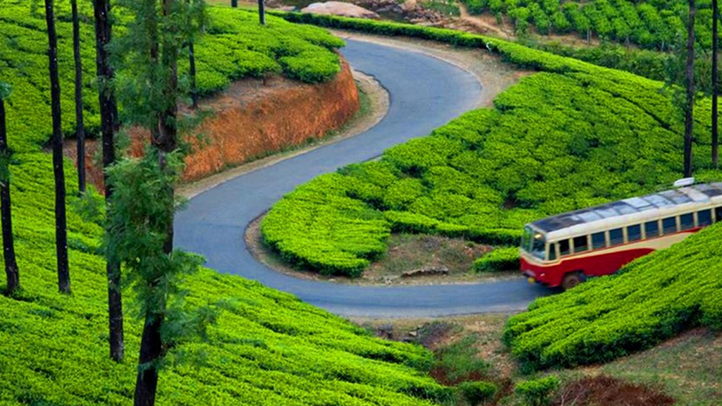 places to visit between kochi and munnar